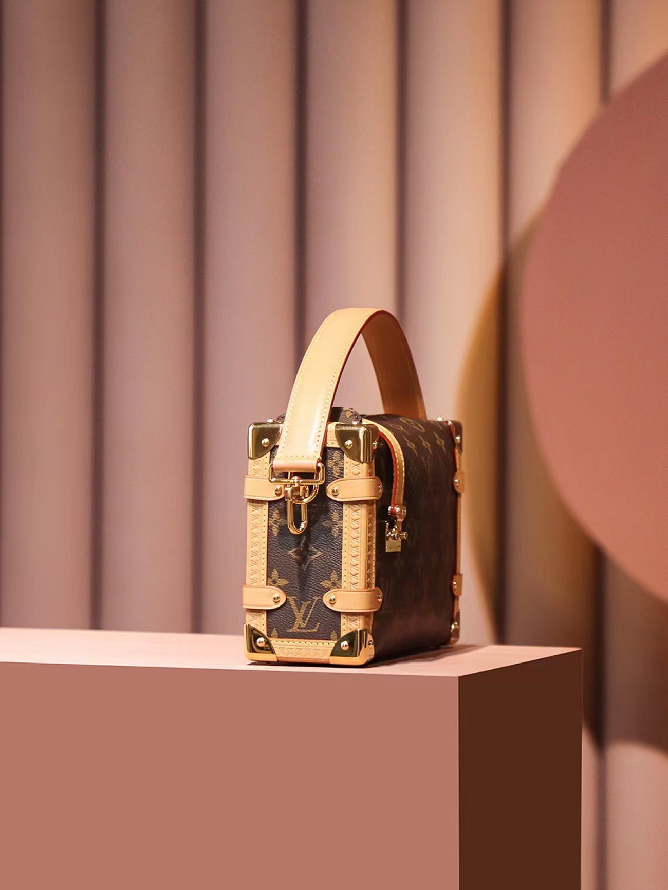 Louis Vuitton Side Trunk M46358 (13) - www.newkick.vip