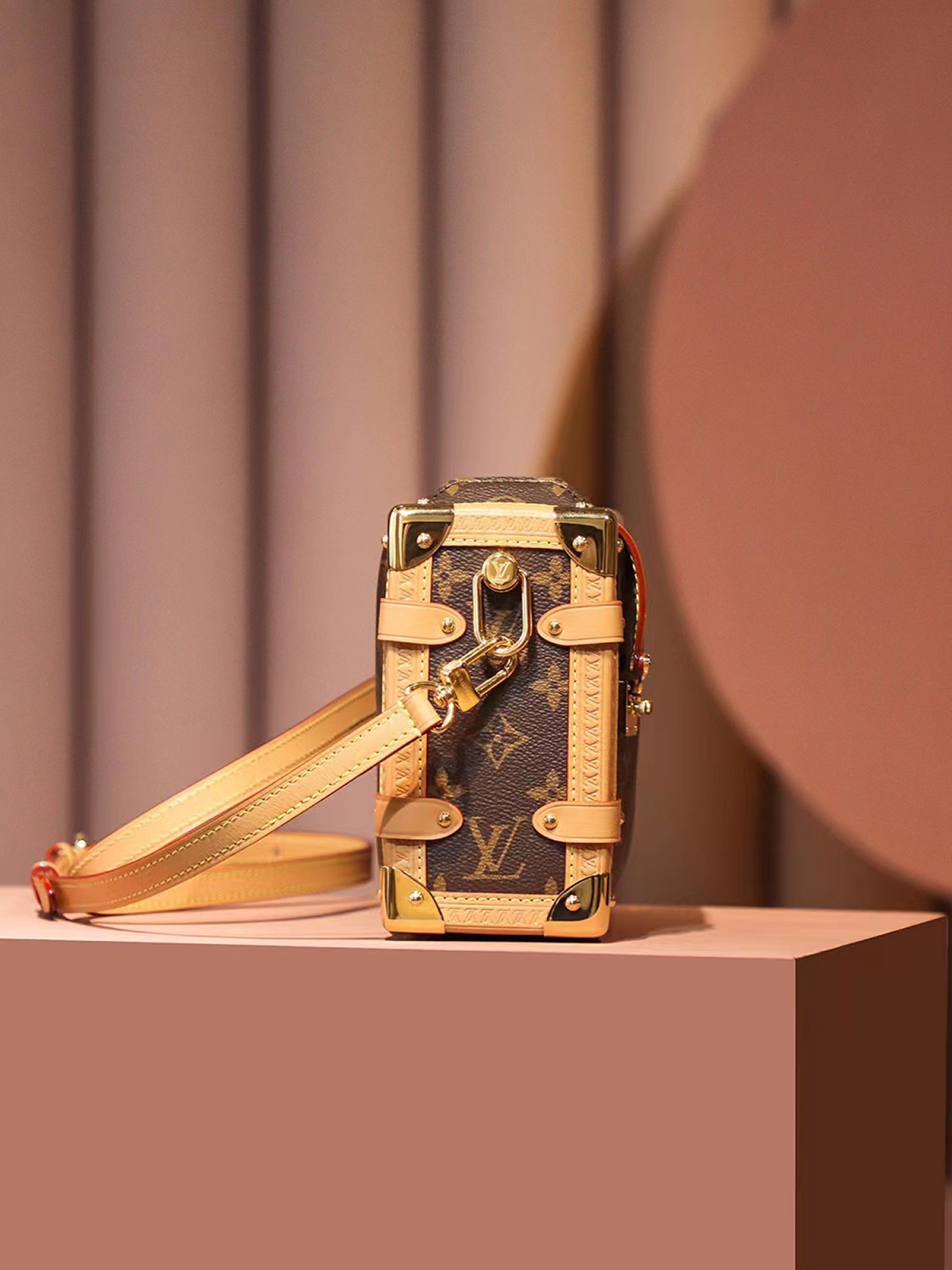 Louis Vuitton Side Trunk M46358 (6) - www.newkick.vip