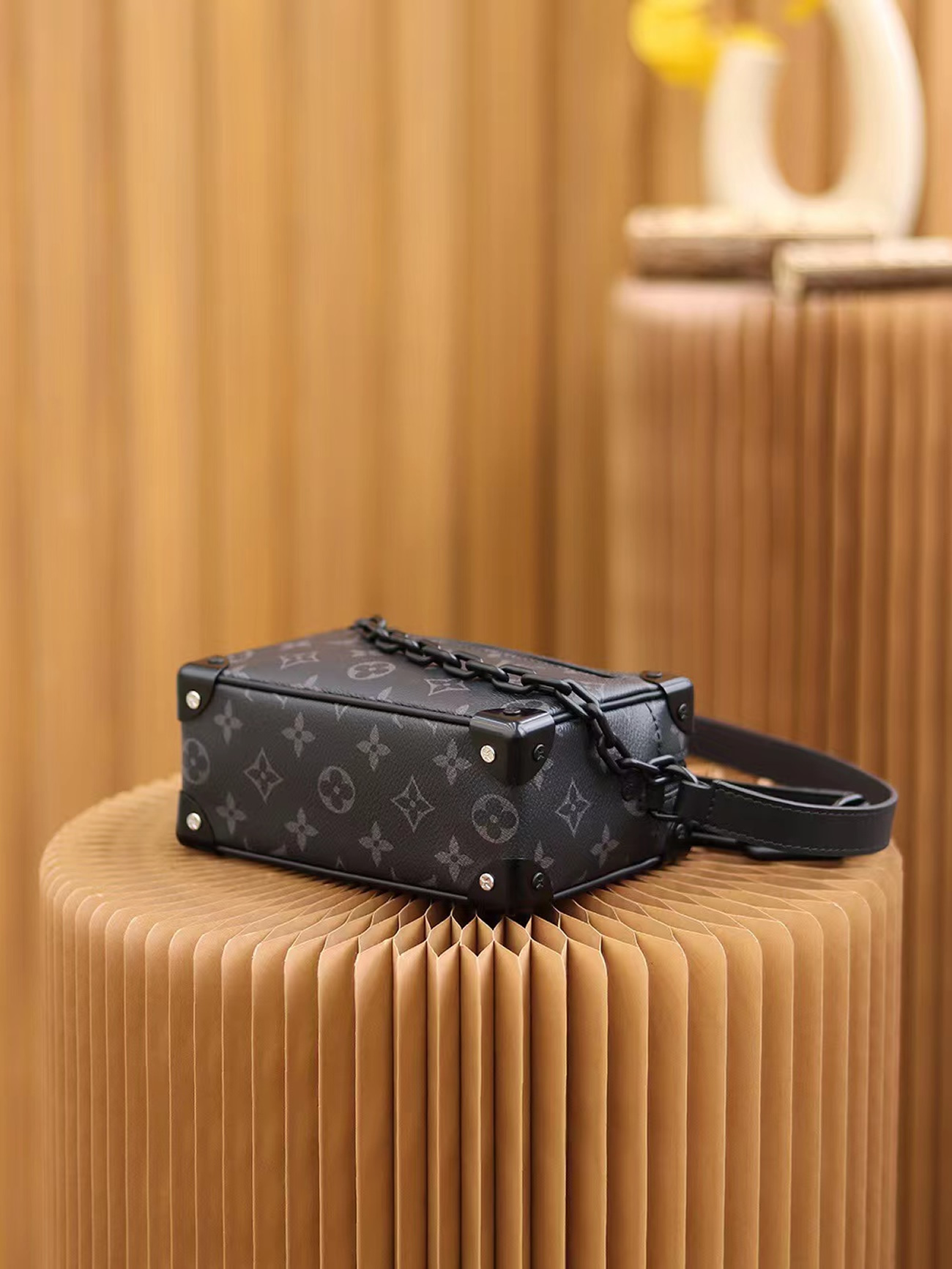 Louis Vuitton Pochette Volga Monogram Eclipse Black M68321 (16) - www.newkick.vip