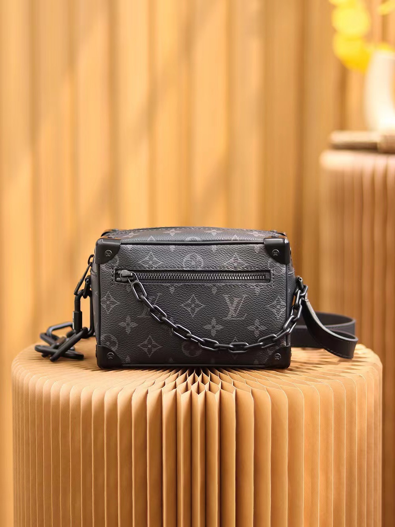 Louis Vuitton Pochette Volga Monogram Eclipse Black M68321 (18) - www.newkick.vip