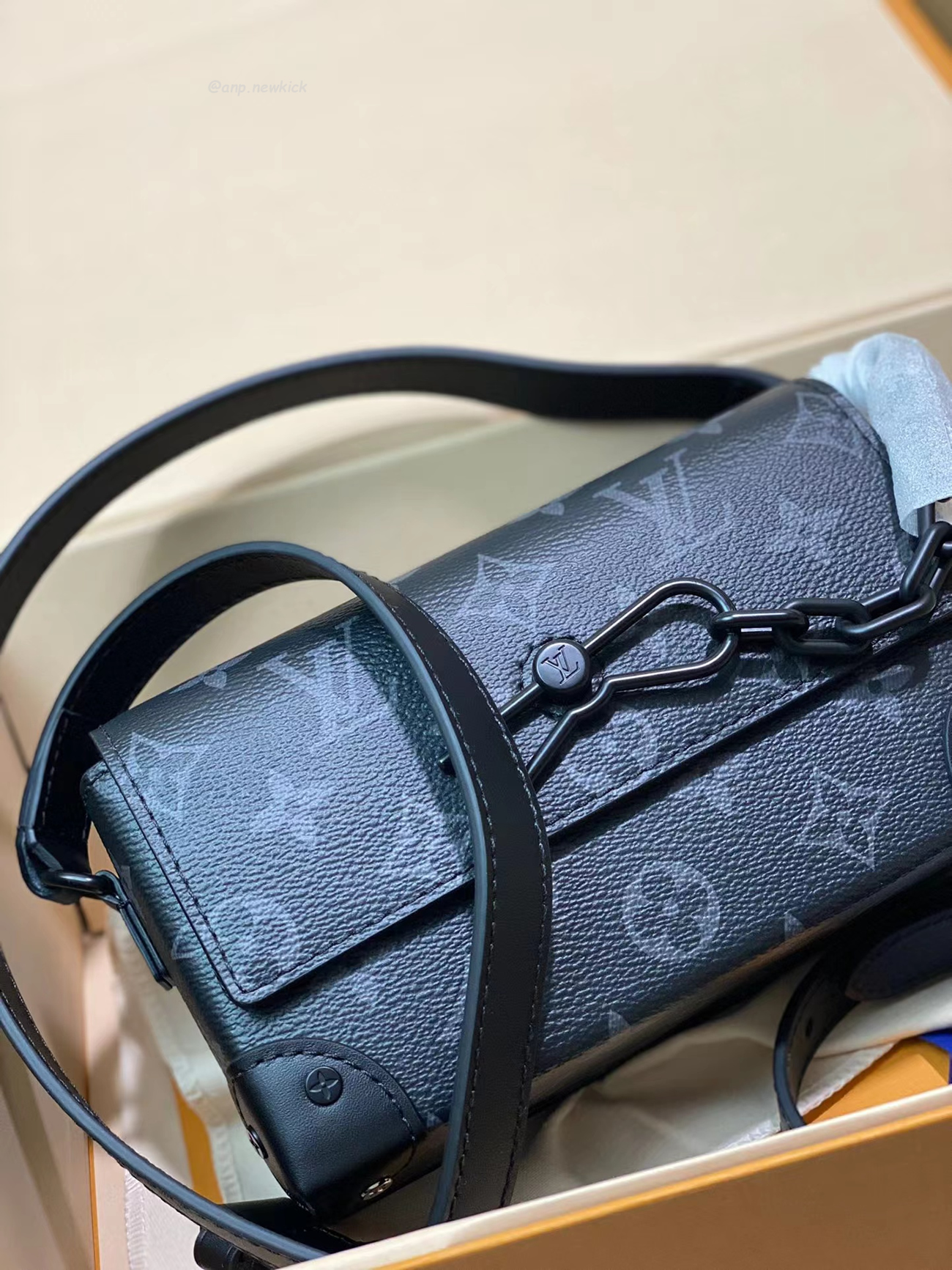Louis Vuitton Steamer Wearable Wallet M81783 (21) - www.newkick.vip Louis Vuitton Steamer Wearable Wallet M81783 (21) - www.newkick.vip