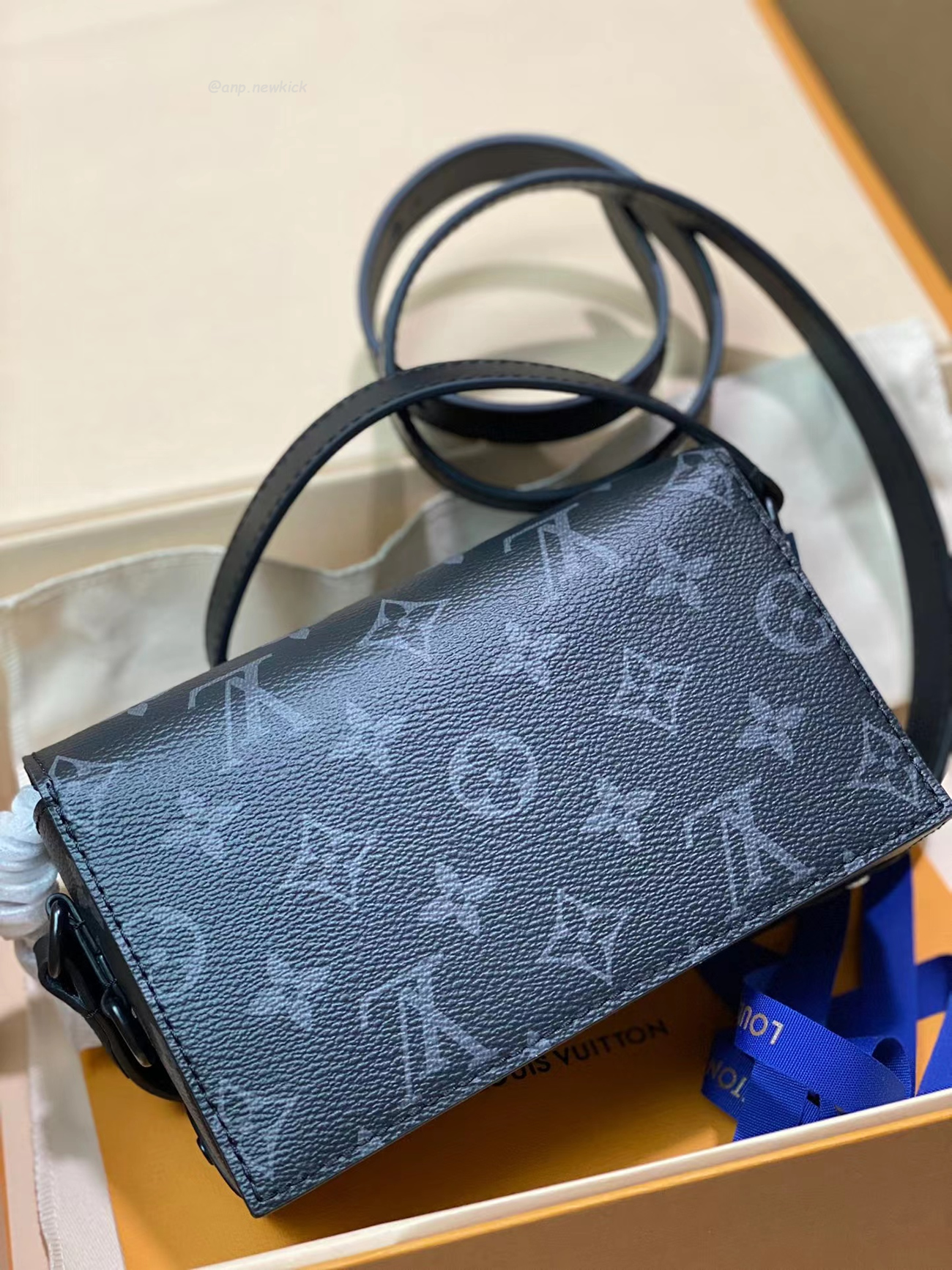 Louis Vuitton Steamer Wearable Wallet M81783 (22) - www.newkick.vip Louis Vuitton Steamer Wearable Wallet M81783 (22) - www.newkick.vip