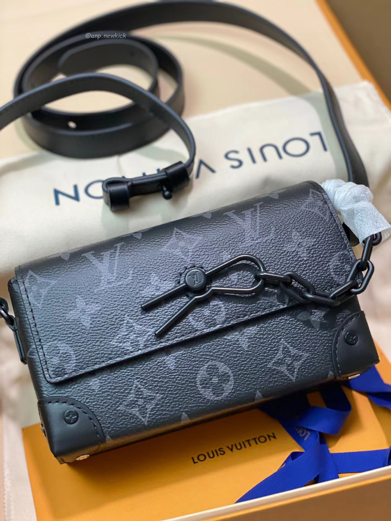 Louis Vuitton Steamer Wearable Wallet M81783 (23) - www.newkick.vip Louis Vuitton Steamer Wearable Wallet M81783 (23) - www.newkick.vip