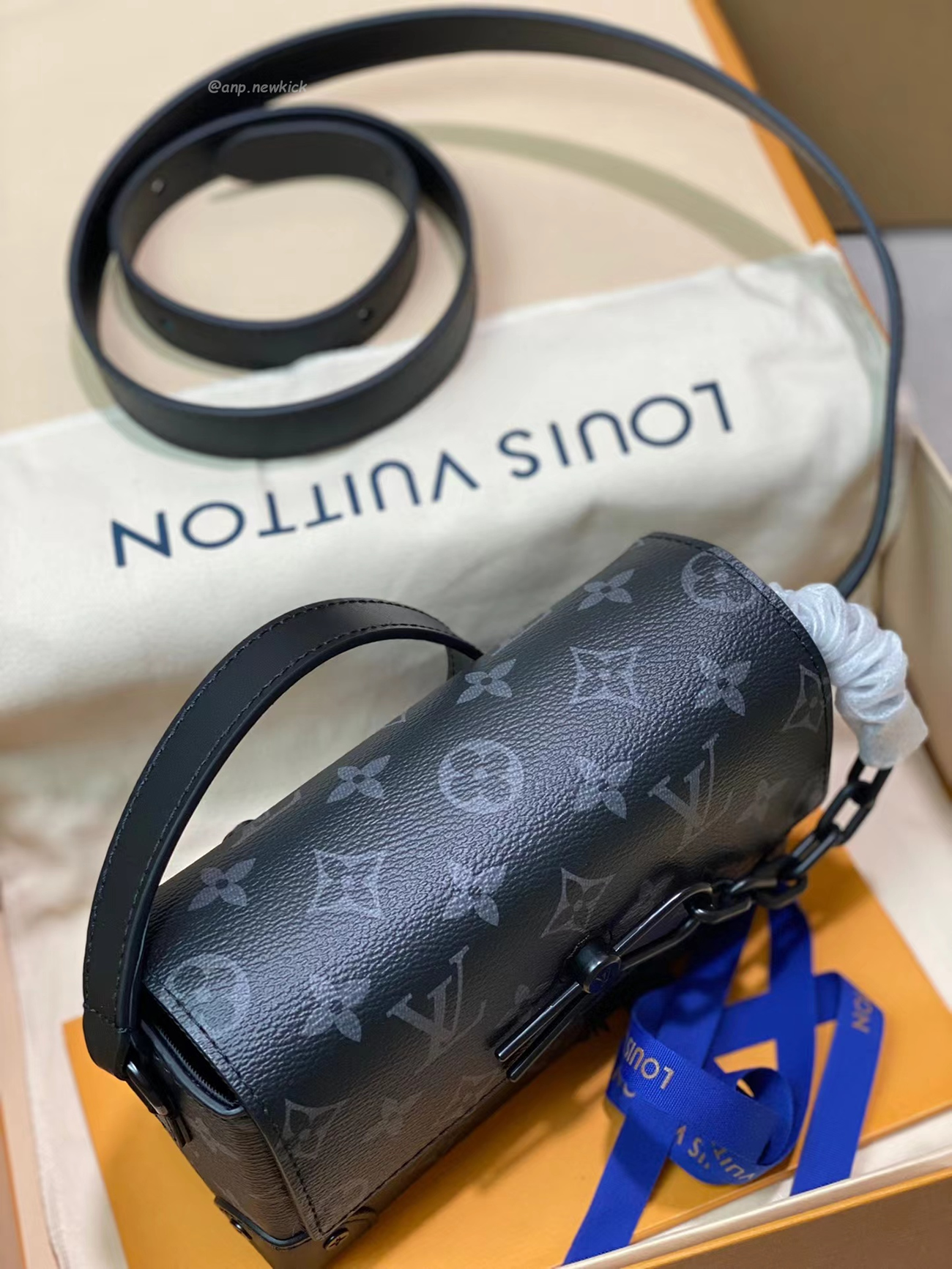 Louis Vuitton Steamer Wearable Wallet M81783 (24) - www.newkick.vip