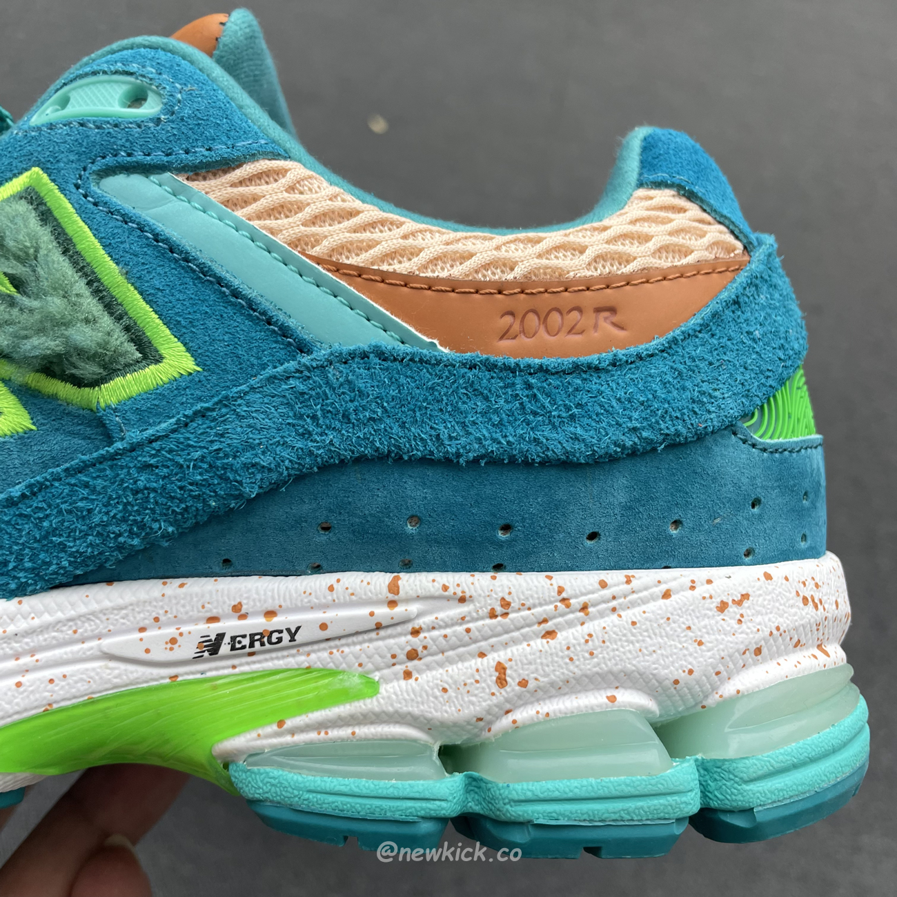 New Balance 2002r Salehe Bembury Water Be The Guide Ml2002rj (10) - www.newkick.vip