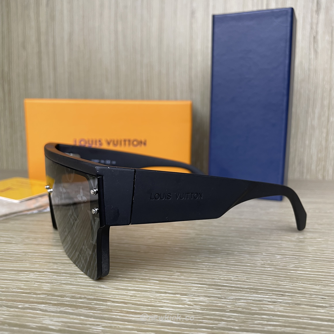 Louis Vuitton Lv Waimea Sunglasses (2) - www.newkick.vip