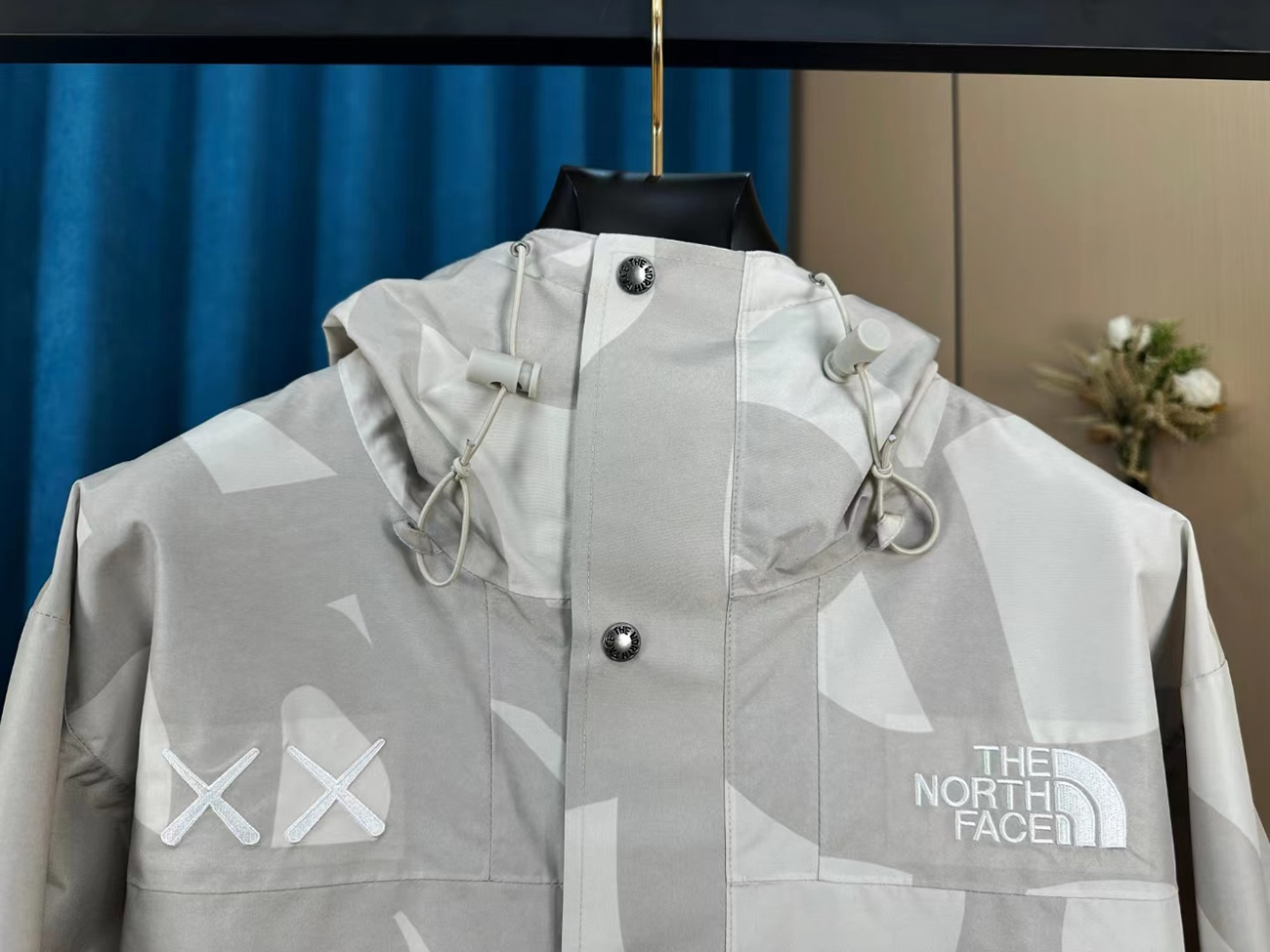 The North Face Xx Kaws Jacket (3) - www.newkick.vip The North Face Xx Kaws Jacket (3) - www.newkick.vip