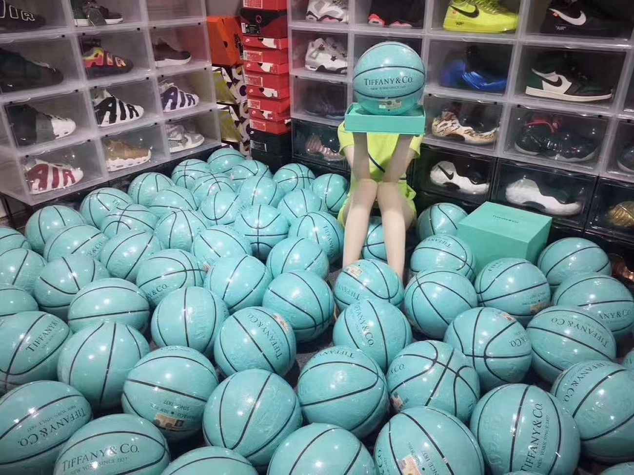 Tiffany X Cat Street X Spalding Basketball Tiffany Blue (6) - www.newkick.vip