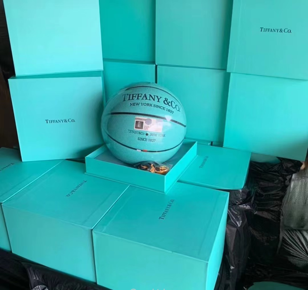 Tiffany X Cat Street X Spalding Basketball Tiffany Blue (7) - www.newkick.vip