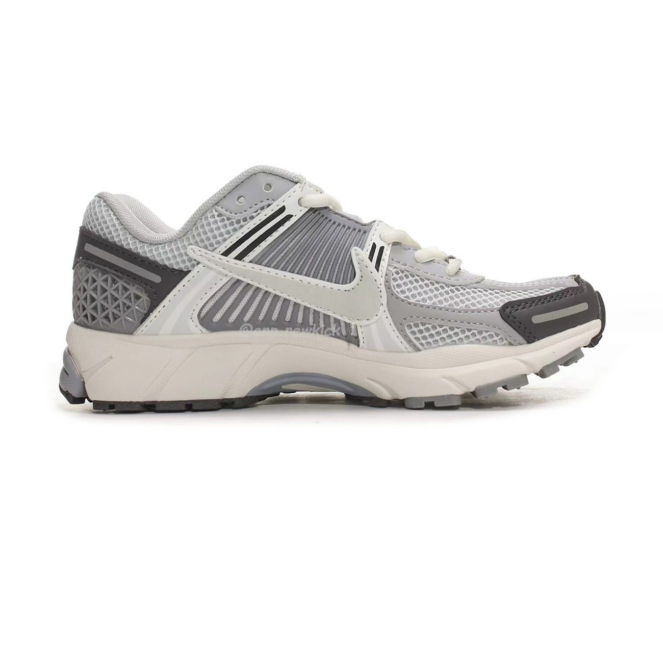 Nike Zoom Vomero 5 Series (22) - www.newkick.vip Nike Zoom Vomero 5 Series (22) - www.newkick.vip