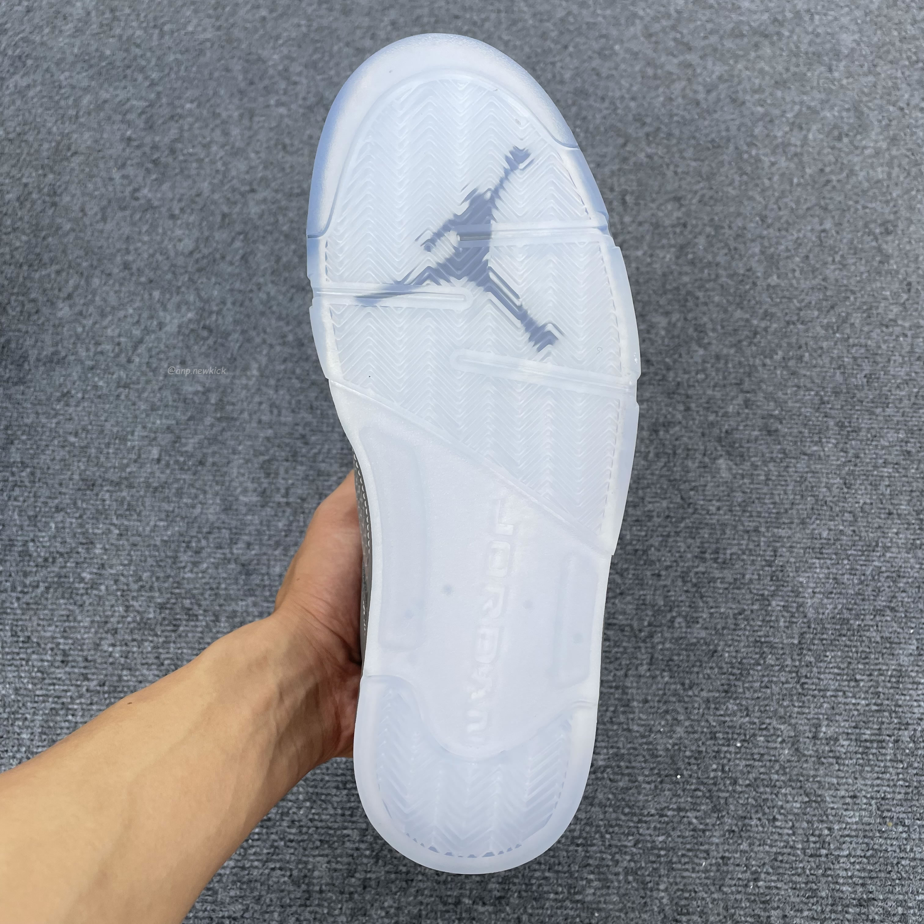 Air Jordan 5 Retro Wolf Grey 136027 005 (8) - www.newkick.vip Air Jordan 5 Retro Wolf Grey 136027 005 (8) - www.newkick.vip