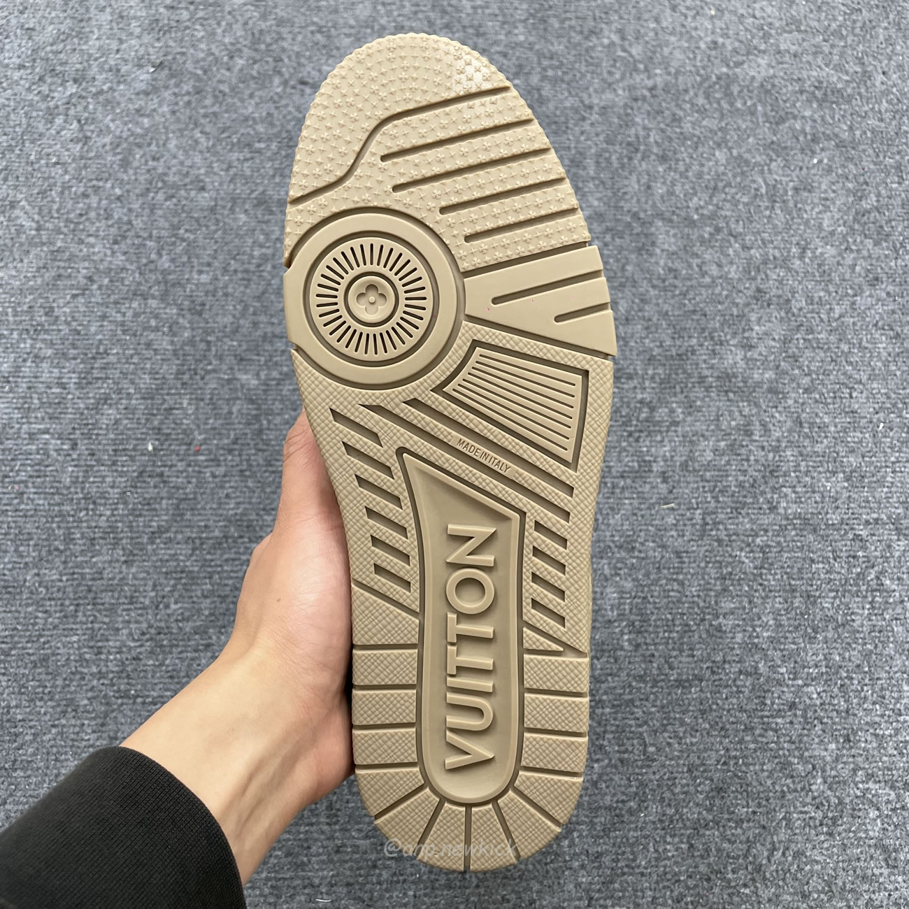 Louis Vuitton Lv Trainer Beige Raffia Mens Archlight 1a54h5 (6) - www.newkick.vip