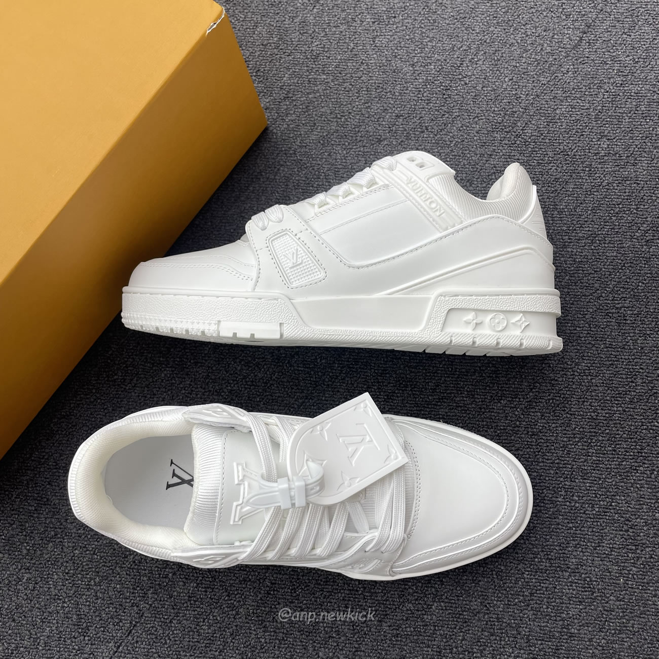 Louis Vuitton Lv Trainer Sneaker White 1a8wav (2) - www.newkick.vip Louis Vuitton Lv Trainer Sneaker White 1a8wav (2) - www.newkick.vip