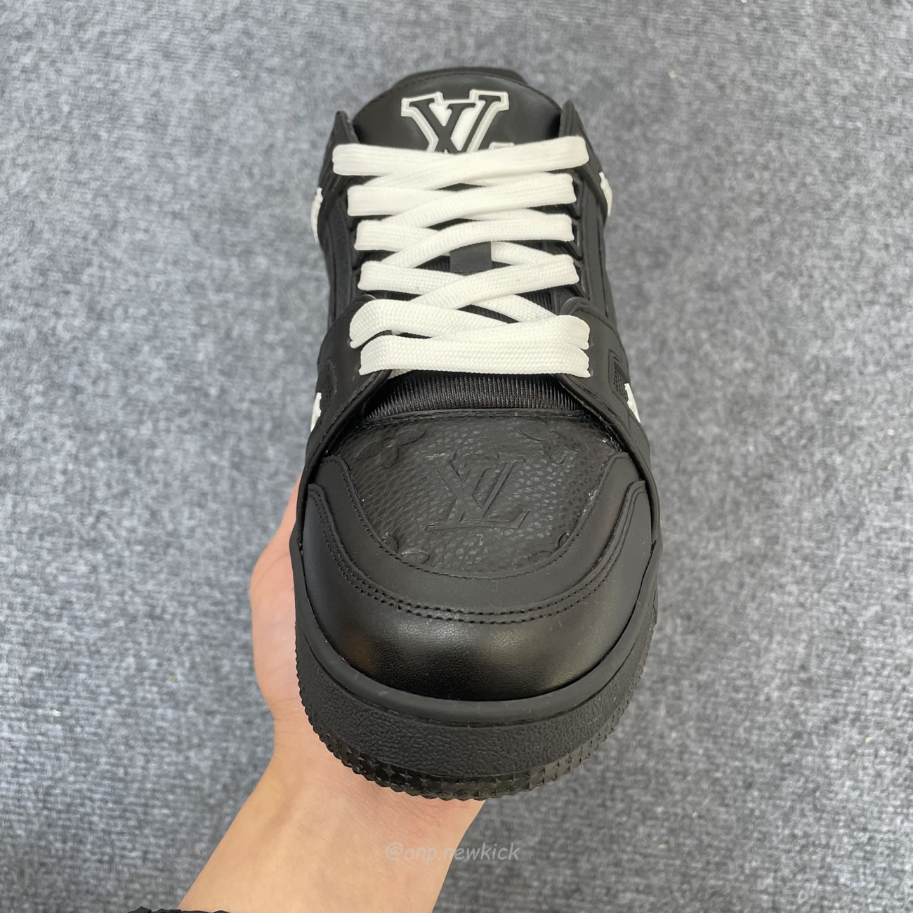 Louis Vuitton Sportschuh Schwarz Eingeprägtes Monogramm 1aarey (4) - www.newkick.vip