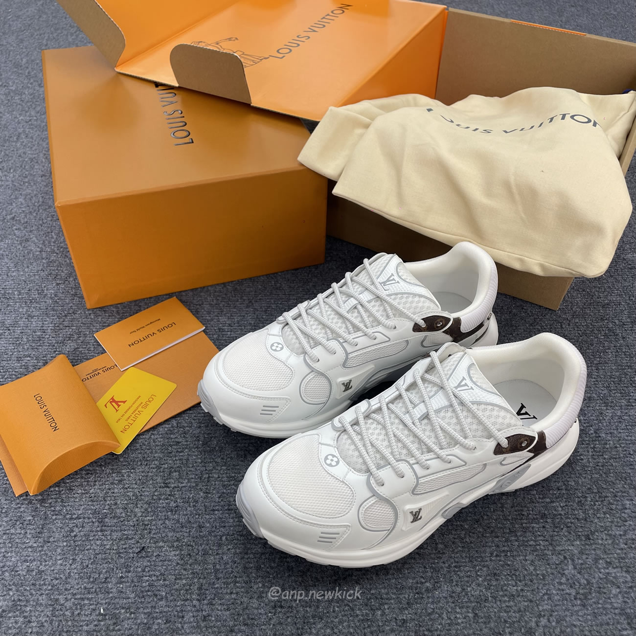 Louis Vuitton Lv Olympia Sneaker Blanc Black Silvery 1ahoht (11) - www.newkick.vip