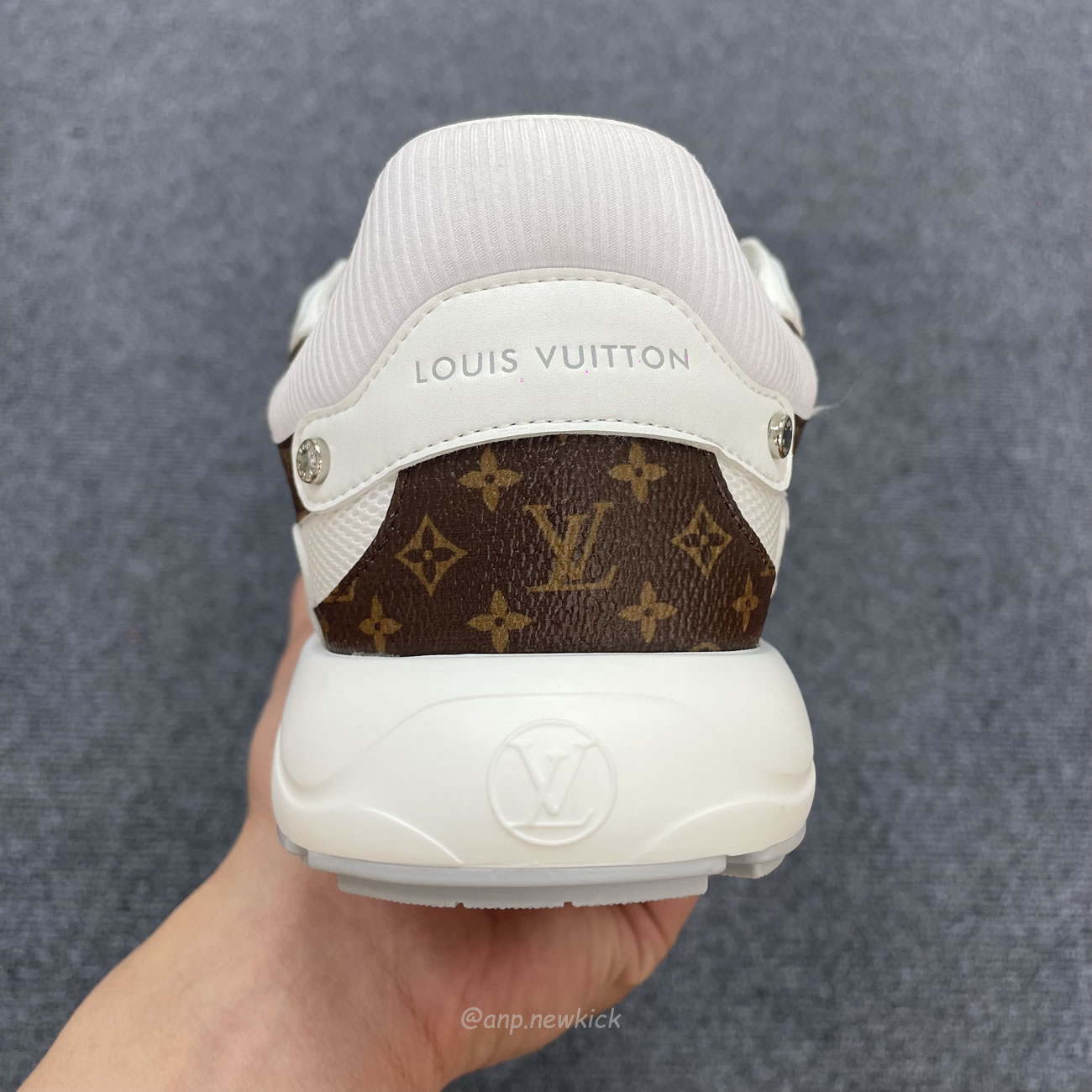 Louis Vuitton Lv Olympia Sneaker Blanc Black Silvery 1ahoht (13) - www.newkick.vip