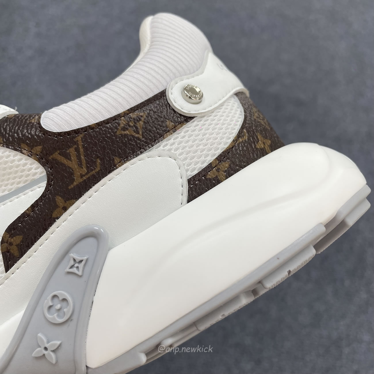 Louis Vuitton Lv Olympia Sneaker Blanc Black Silvery 1ahoht (8) - www.newkick.vip