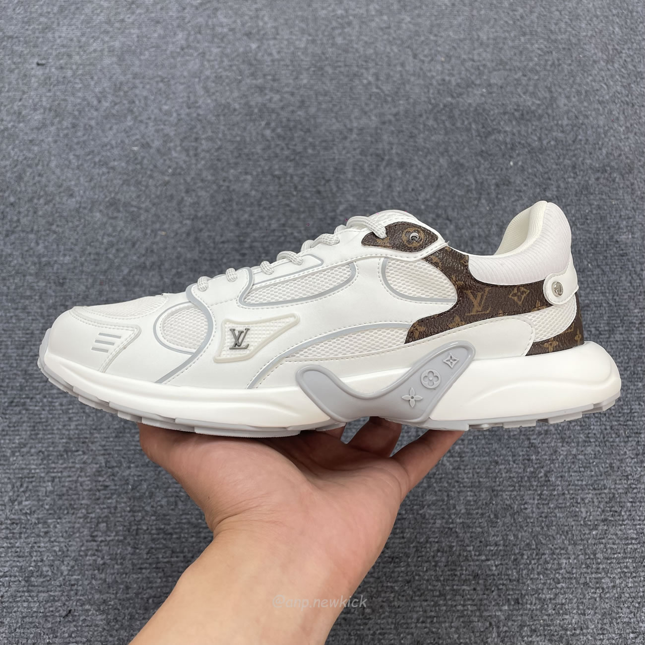 Louis Vuitton Lv Olympia Sneaker Blanc Black Silvery 1ahoht (9) - www.newkick.vip