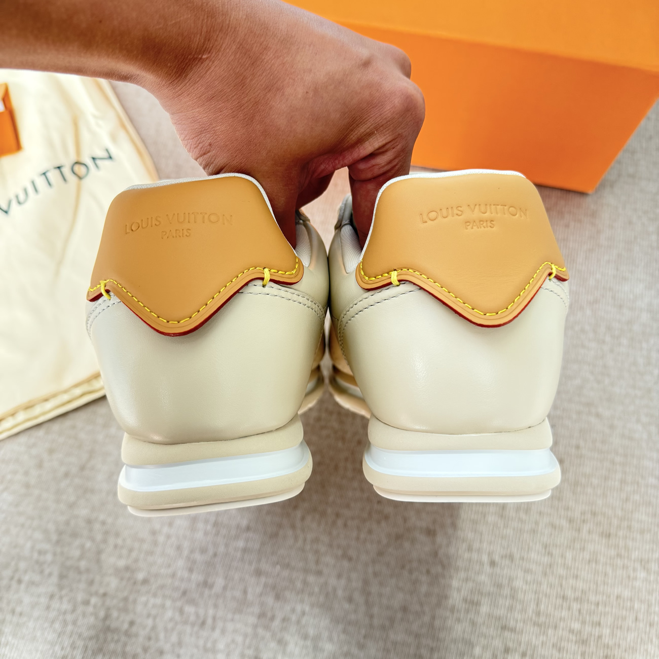 Louis Vuitton Lv Buttersoft Sneaker Beige 1aikj1 (2) - www.newkick.vip