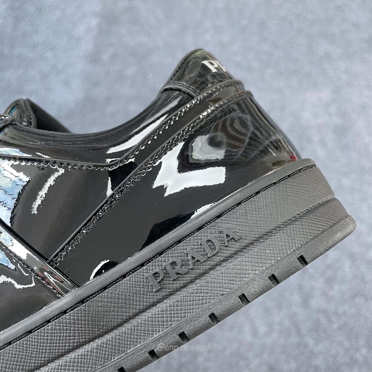 Prada Sneakers Mid Top Black Patent Leather 1e792m 069 F0002 F B030 (2) - www.newkick.vip