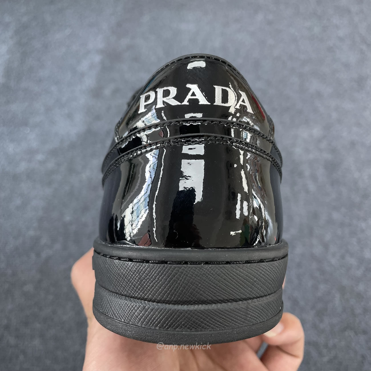Prada Sneakers Mid Top Black Patent Leather 1e792m 069 F0002 F B030 (5) - www.newkick.vip