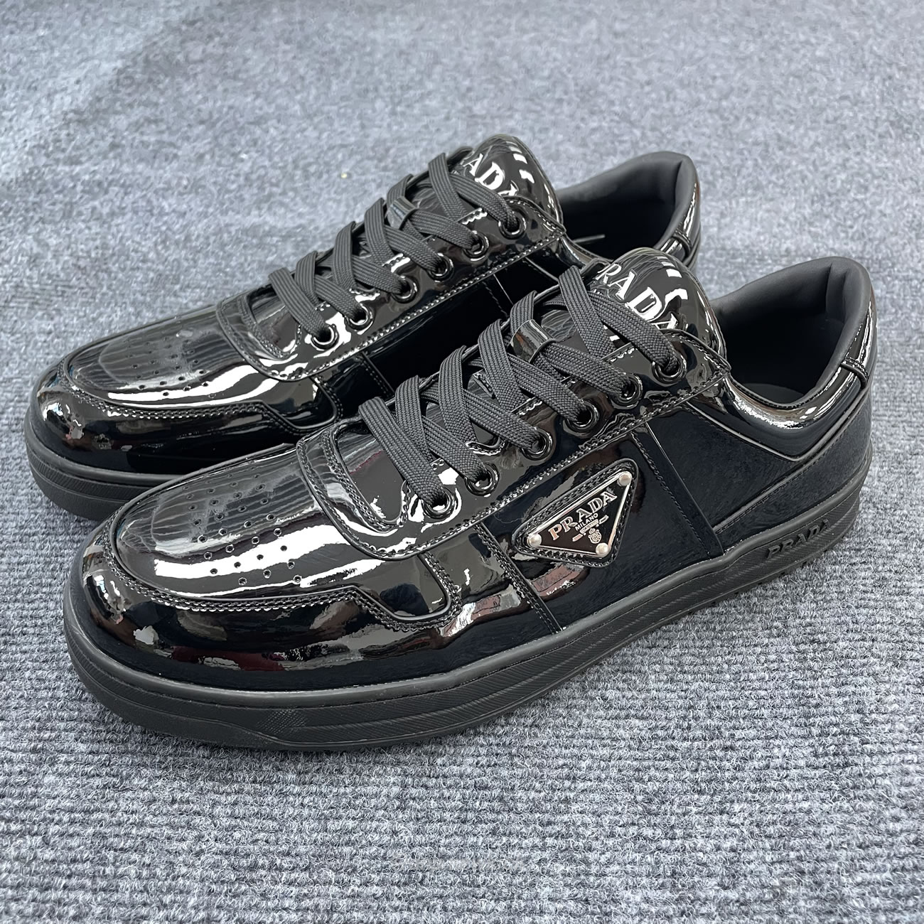 Prada Sneakers Mid Top Black Patent Leather 1e792m 069 F0002 F B030 (6) - www.newkick.vip