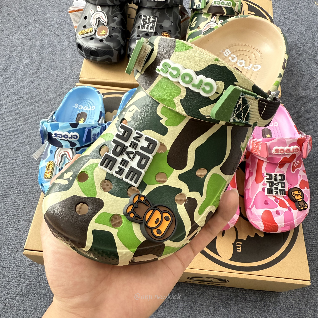 Crocs Classic Clog A Bathing Ape Abc Camo Blue Green Pink Black 209627 4tb (3) - www.newkick.vip
