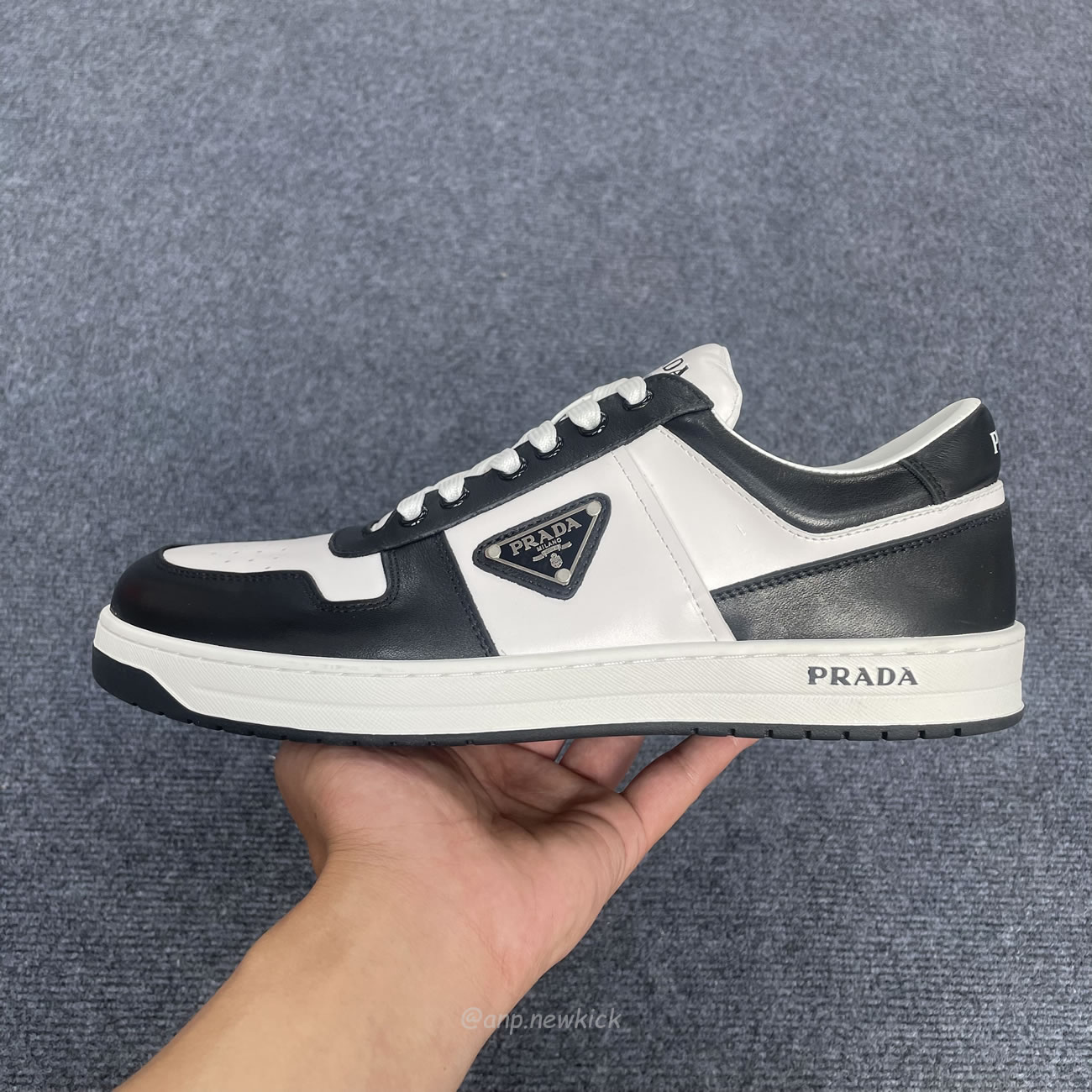 Prada Downtown Low Top Sneakers Leather White Black 2ee364 3lkg F0964 (2) - www.newkick.vip