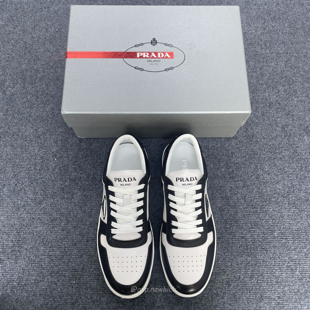 Prada Downtown Low Top Sneakers Leather White Black 2ee364 3lkg F0964 (3) - www.newkick.vip