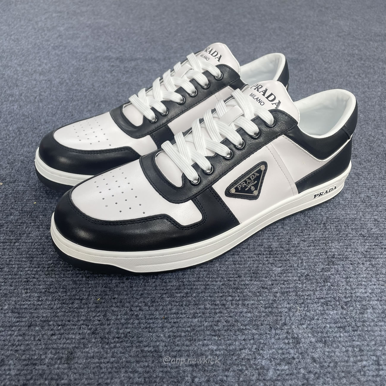 Prada Downtown Low Top Sneakers Leather White Black 2ee364 3lkg F0964 (5) - www.newkick.vip