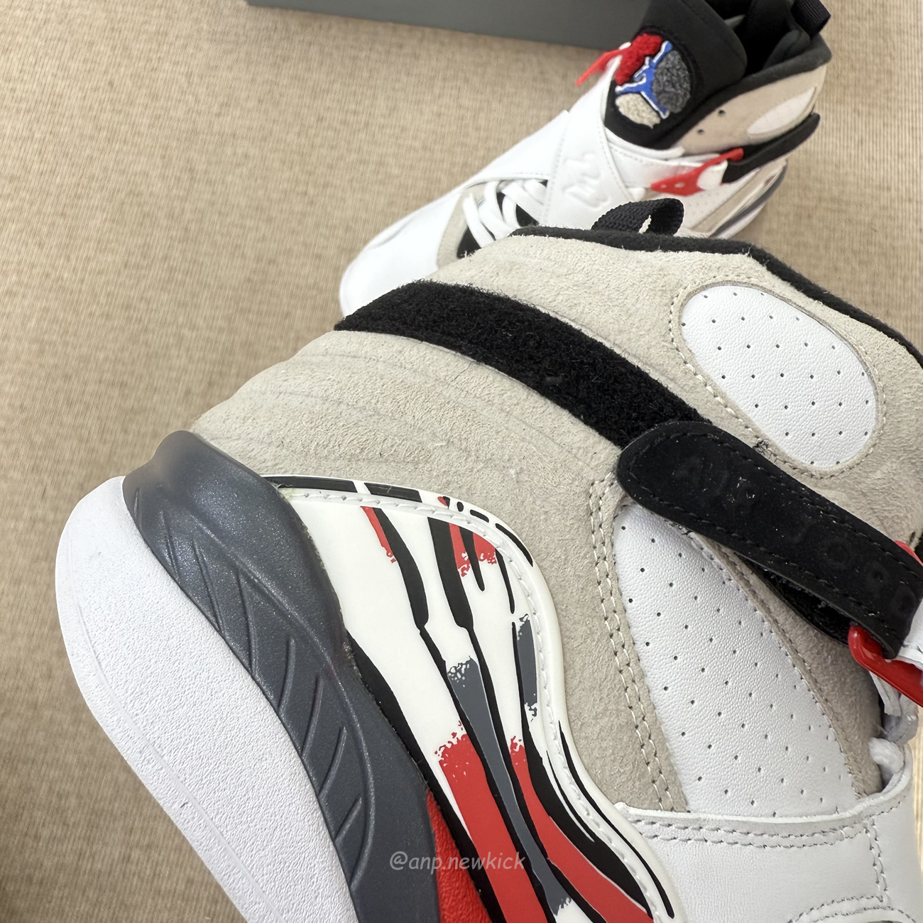 Air Jordan 8 Retro Bugs Bunny 2025 305381 100 (6) - www.newkick.vip