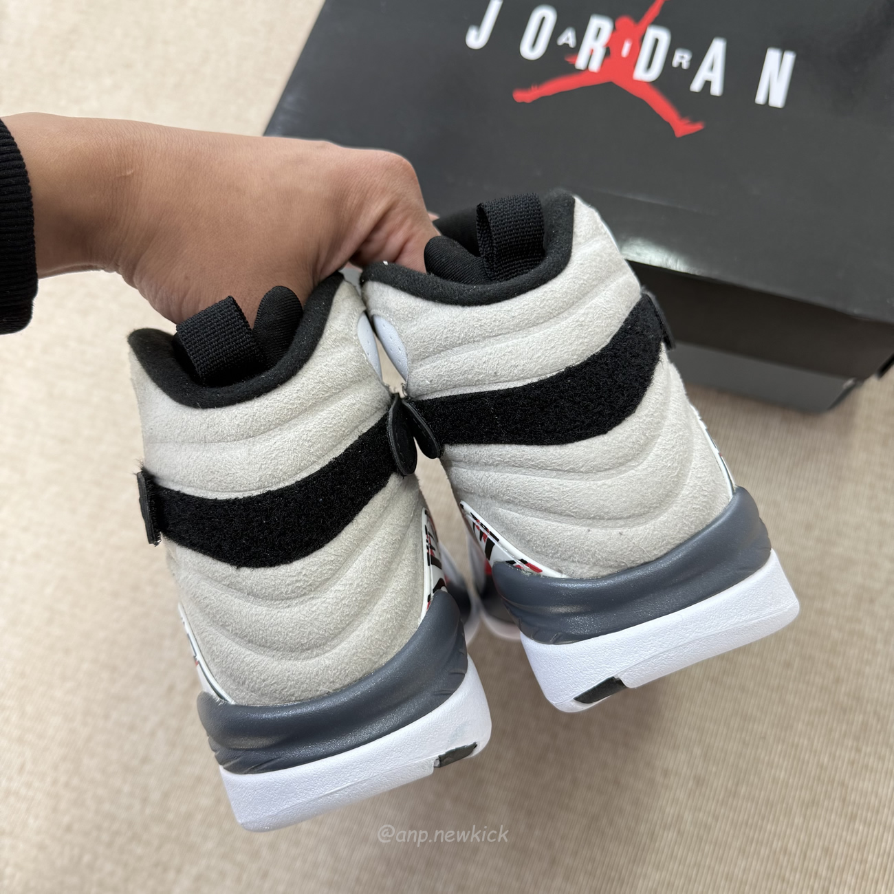 Air Jordan 8 Retro Bugs Bunny 2025 305381 100 (7) - www.newkick.vip