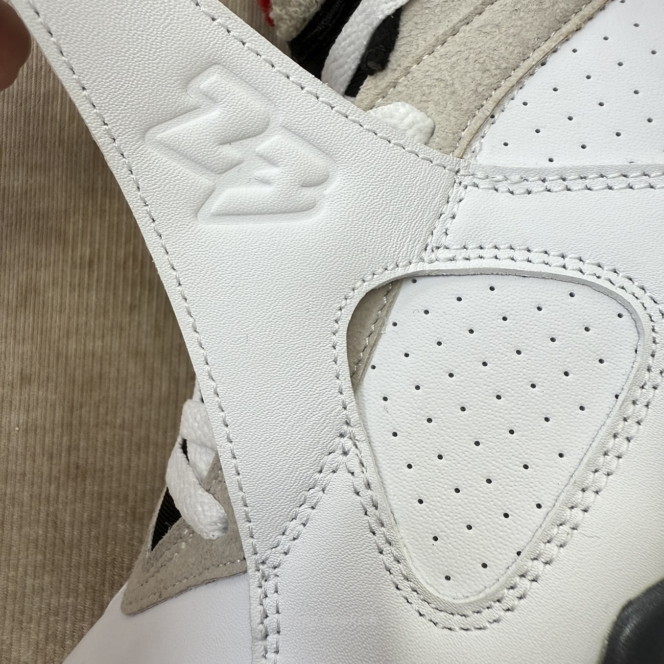 Air Jordan 8 Retro Bugs Bunny 2025 305381 100 (8) - www.newkick.vip