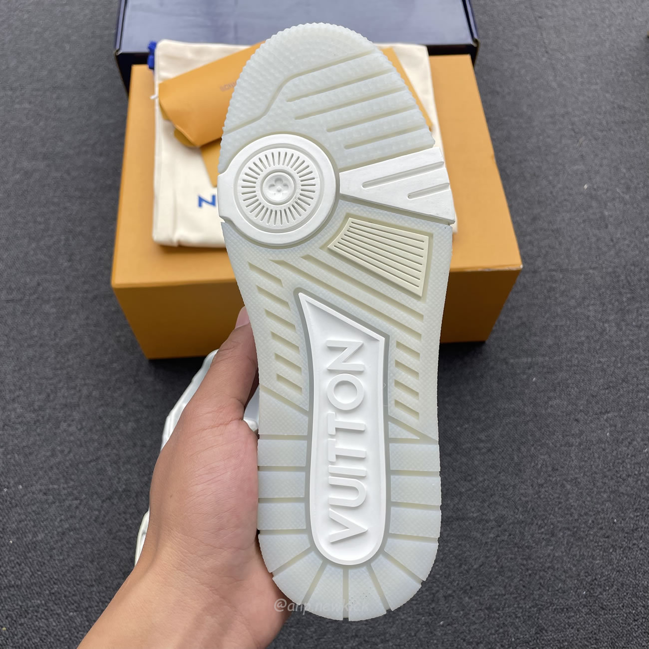 Louis Vuitton Trainer White Signature 51bcolre (11) - www.newkick.vip