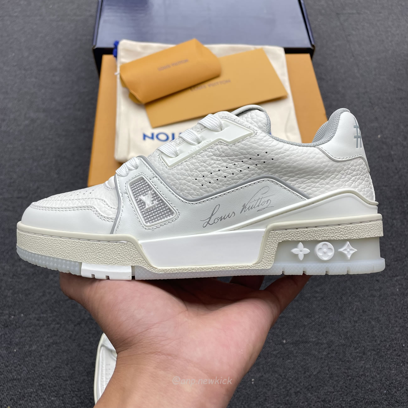 Louis Vuitton Trainer White Signature 51bcolre (8) - www.newkick.vip
