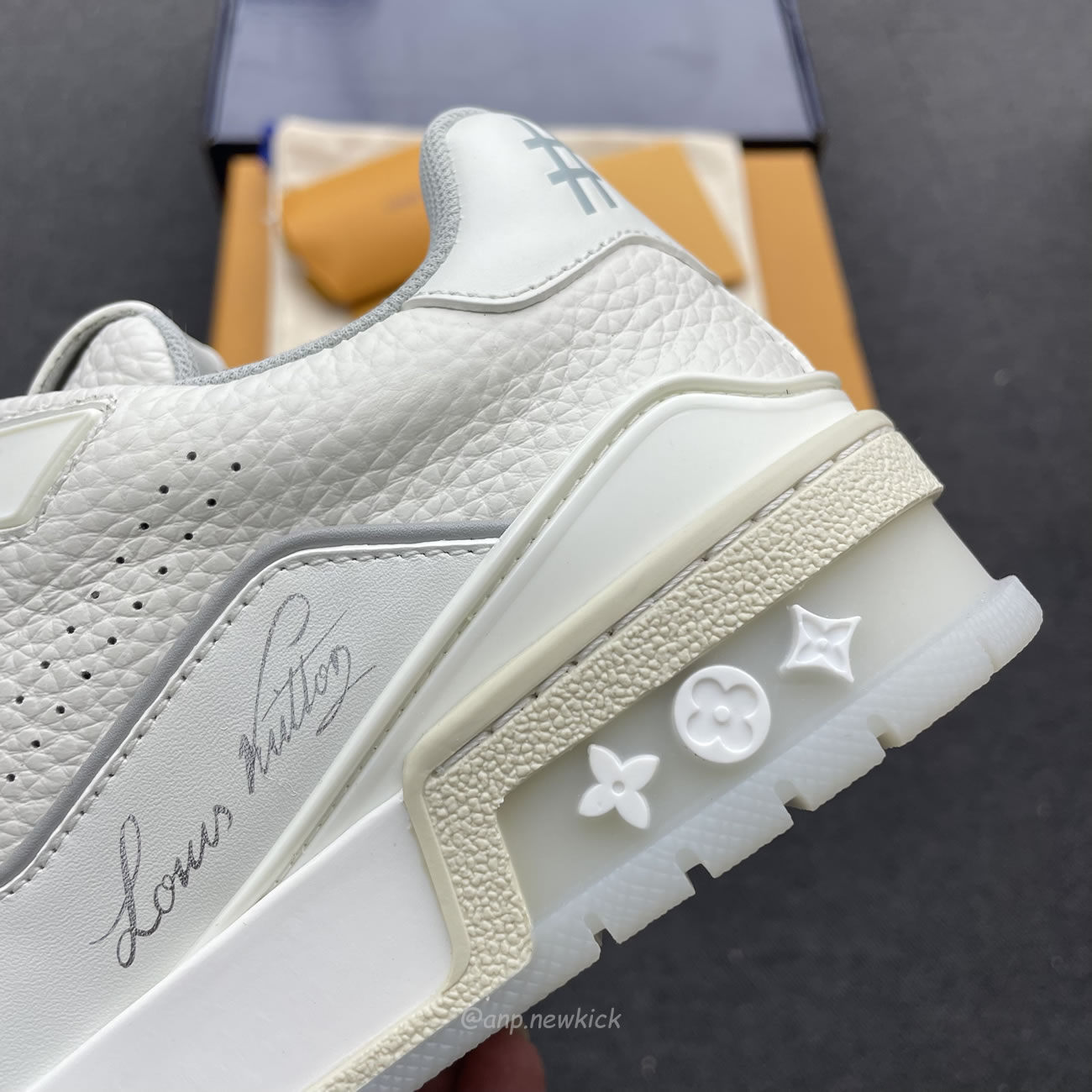Louis Vuitton Trainer White Signature 51bcolre (9) - www.newkick.vip