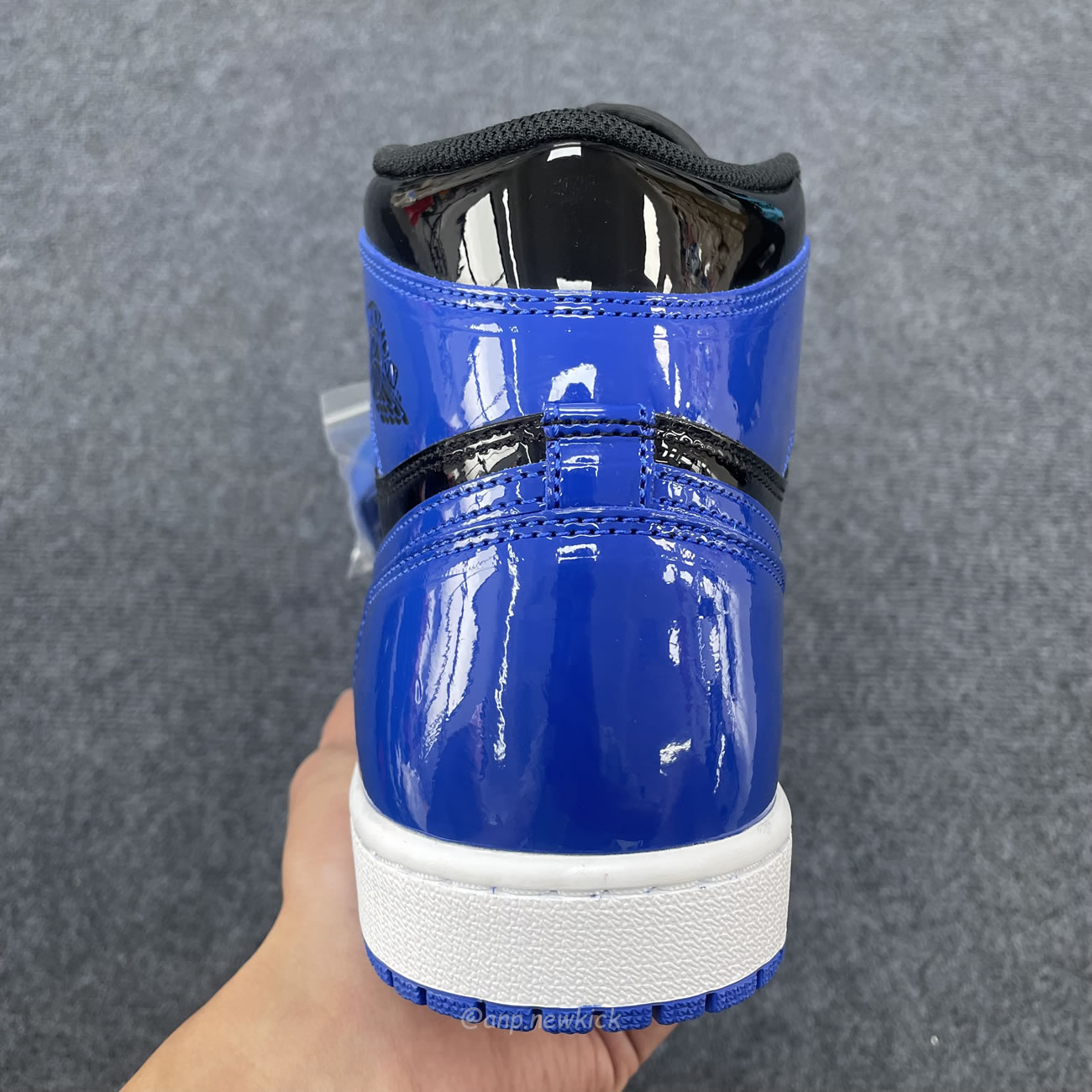 Air Jordan 1 Retro High Og Patent Royal 555088 404 (2) - www.newkick.vip