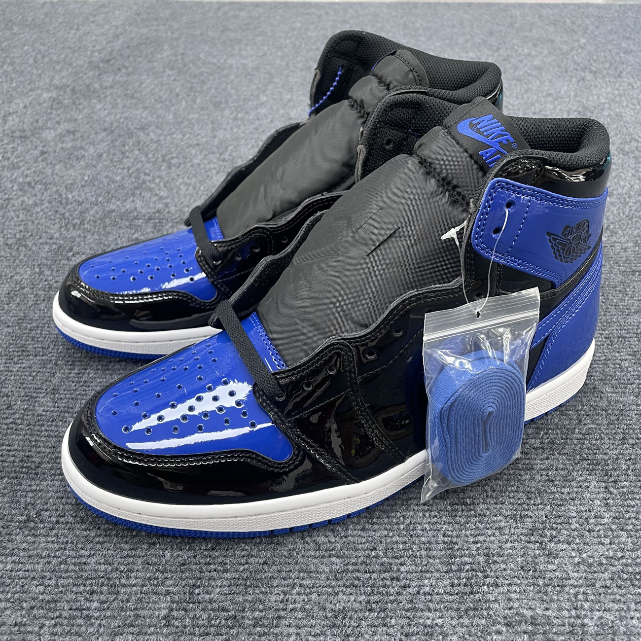 Air Jordan 1 Retro High Og Patent Royal 555088 404 (6) - www.newkick.vip