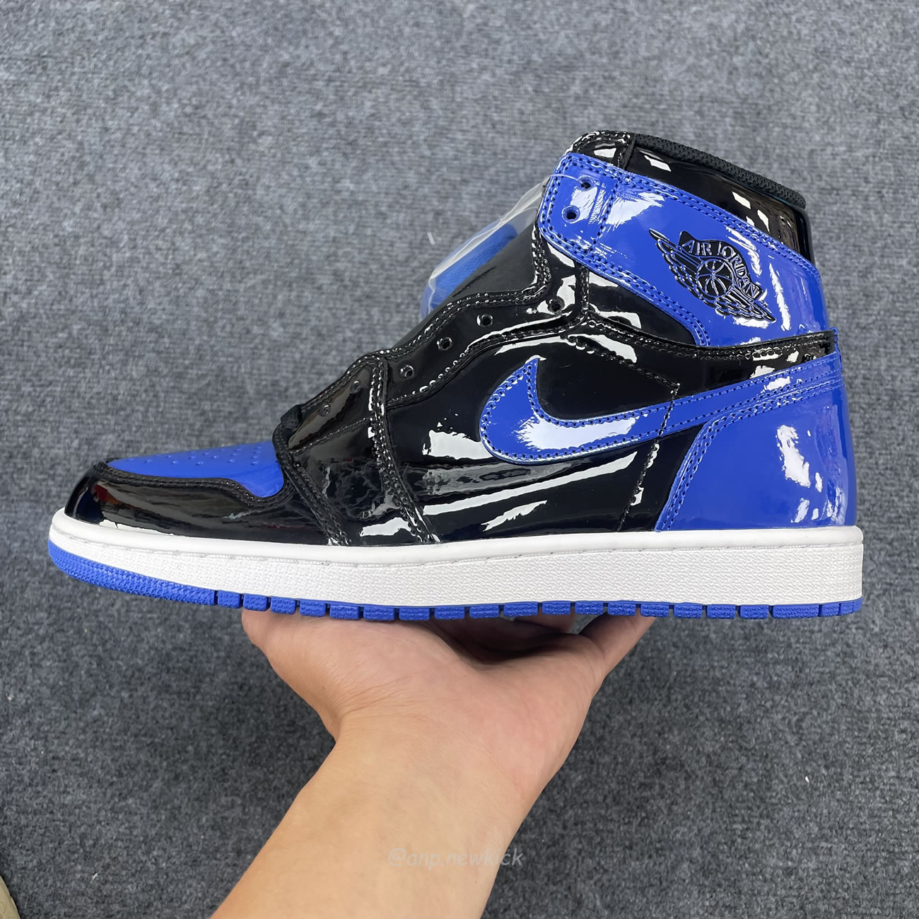 Air Jordan 1 Retro High Og Patent Royal 555088 404 (9) - www.newkick.vip