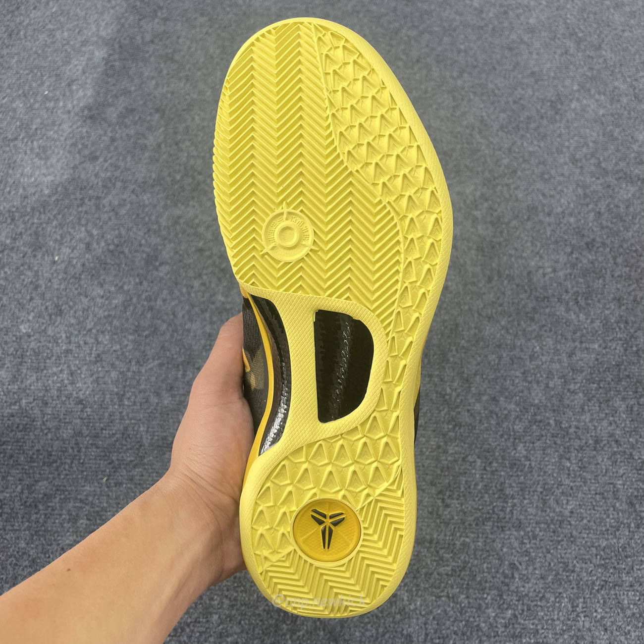 Nike Kobe 8 Xdr Black Yellow 555286‑077 (2) - www.newkick.vip