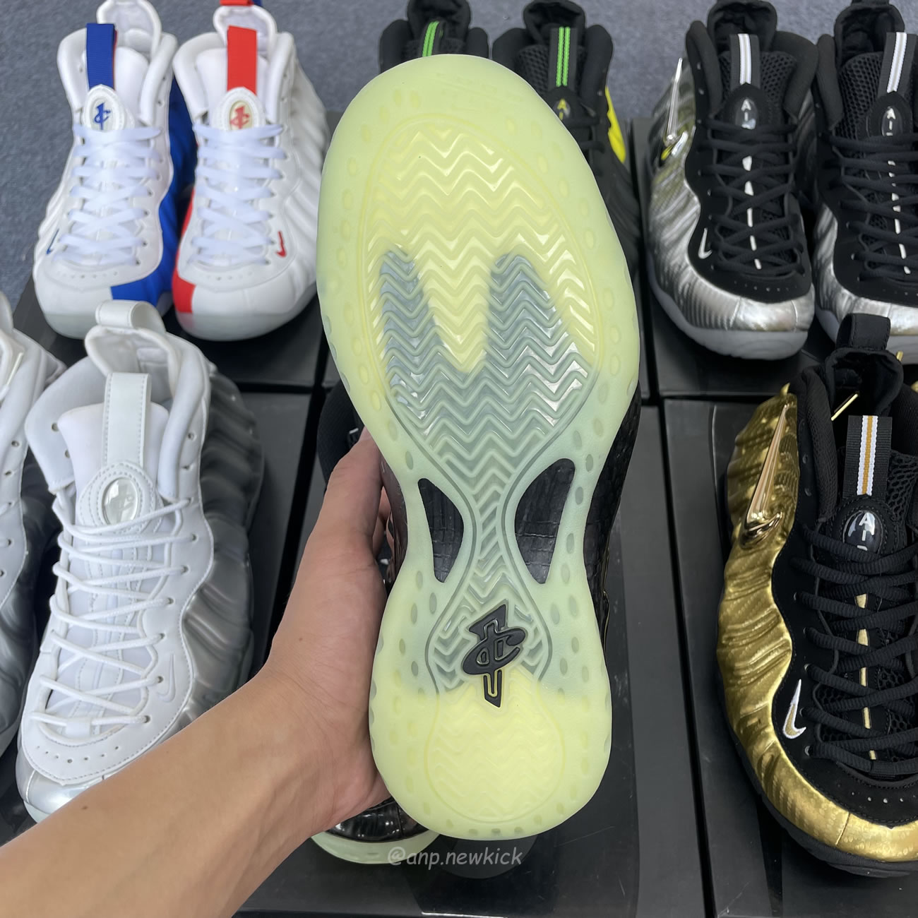 Nike Air Foamposite Pro Metallic Gold 624041 701 (9) - www.newkick.vip Nike Air Foamposite Pro Metallic Gold 624041 701 (9) - www.newkick.vip