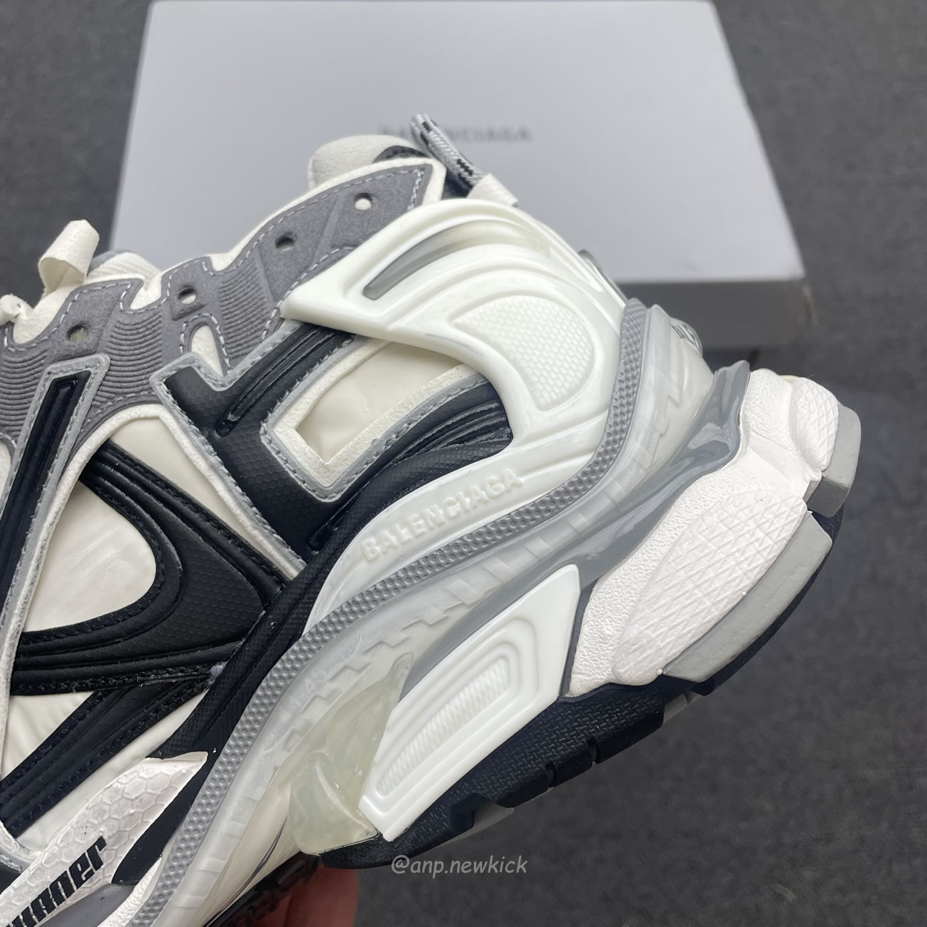 Balenciaga Runner Grey White Black 772774w3rny9012 (2) - www.newkick.vip