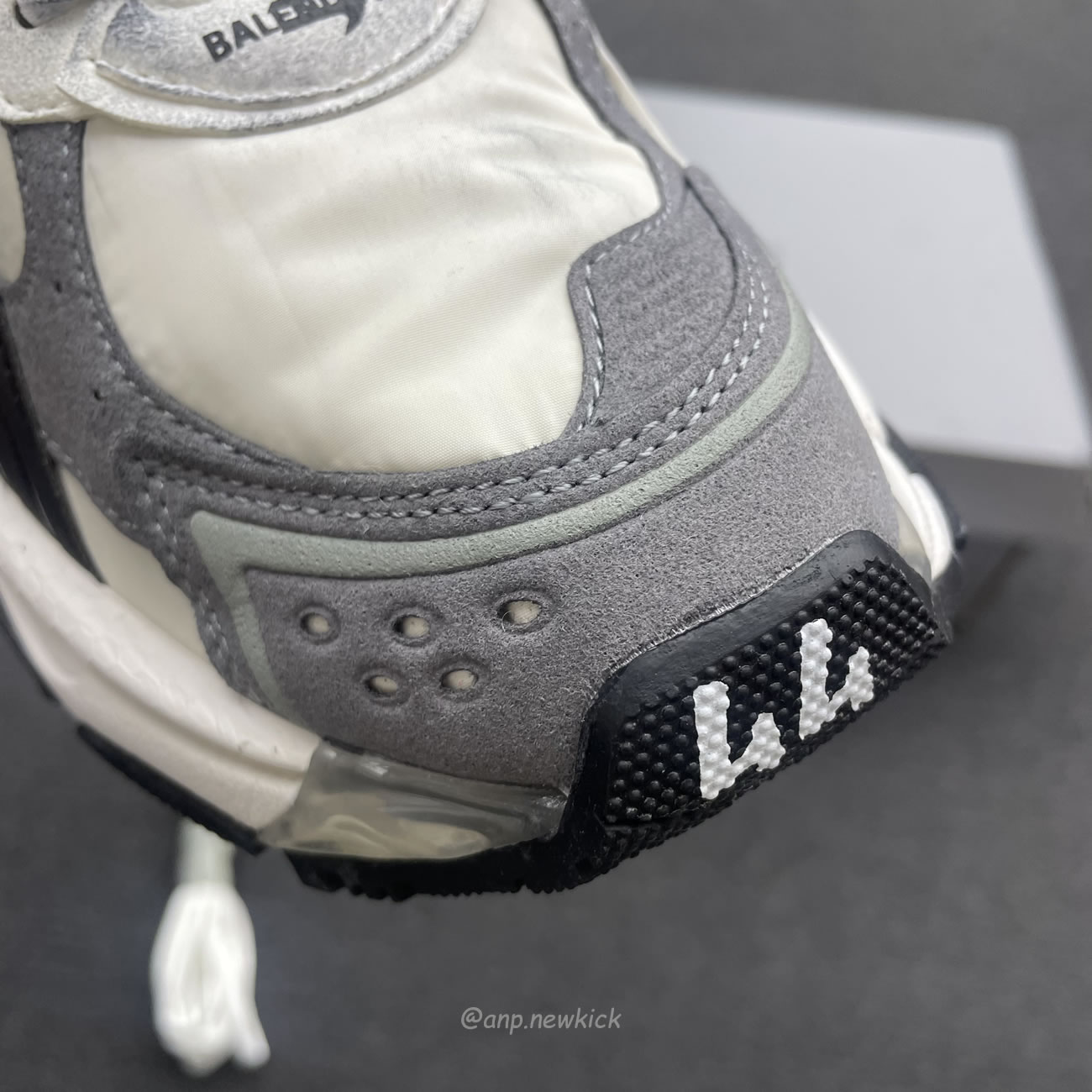 Balenciaga Runner Grey White Black 772774w3rny9012 (3) - www.newkick.vip