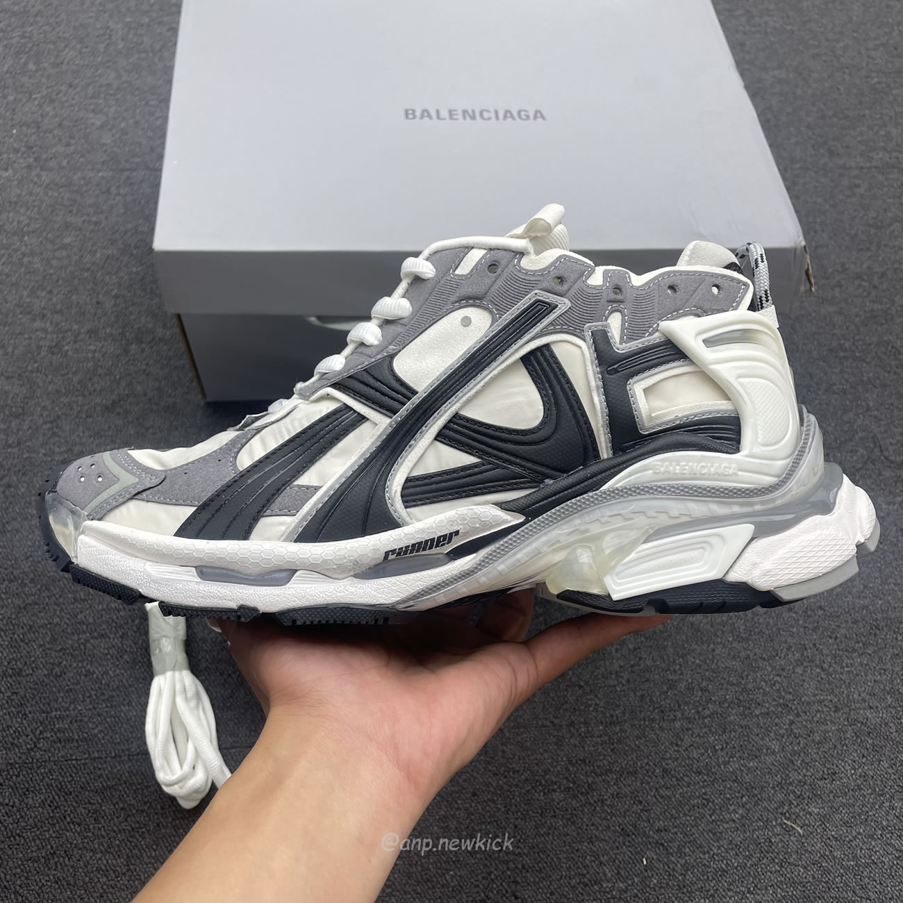 Balenciaga Runner Grey White Black 772774w3rny9012 (4) - www.newkick.vip