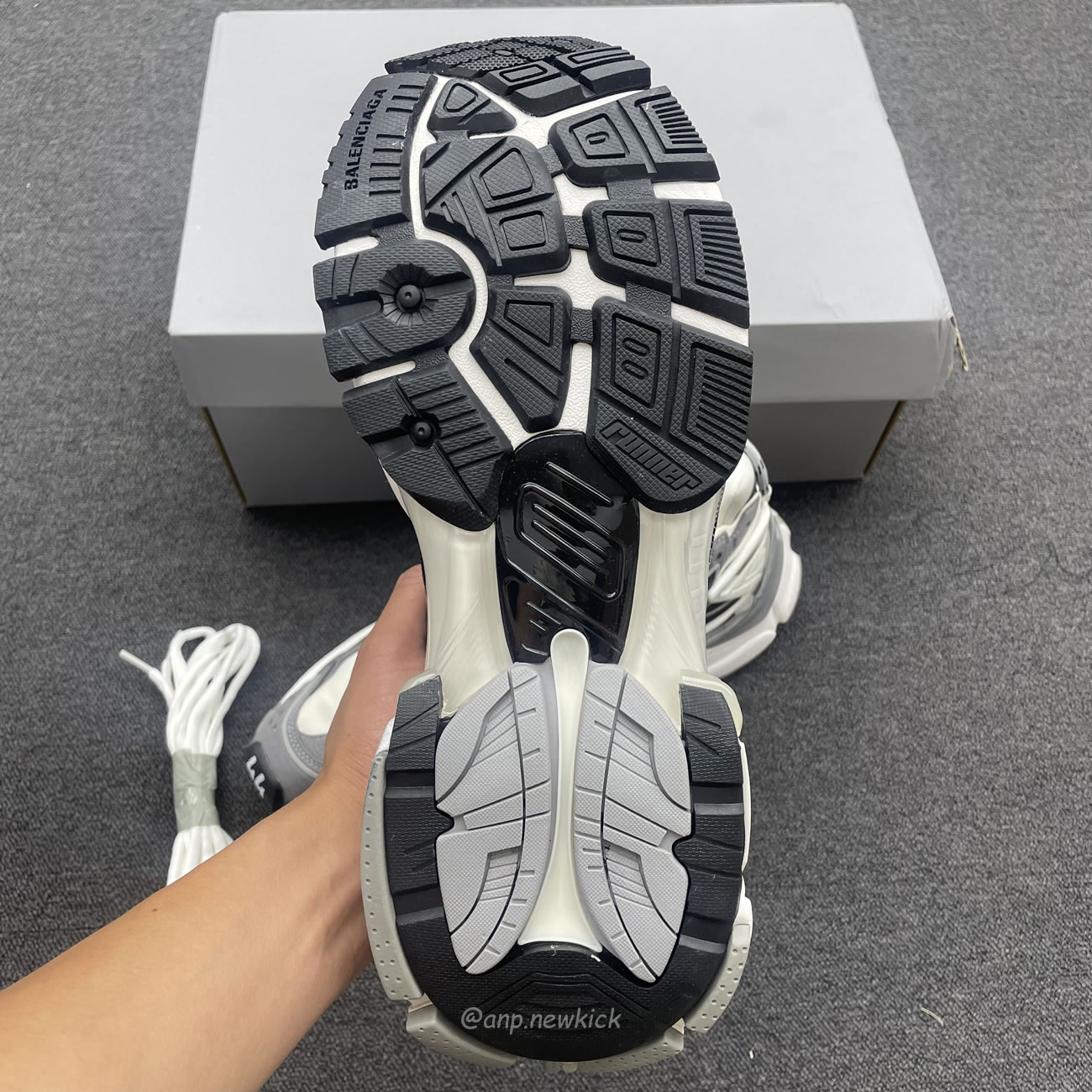 Balenciaga Runner Grey White Black 772774w3rny9012 (5) - www.newkick.vip
