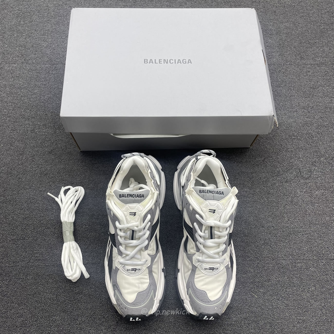 Balenciaga Runner Grey White Black 772774w3rny9012 (7) - www.newkick.vip