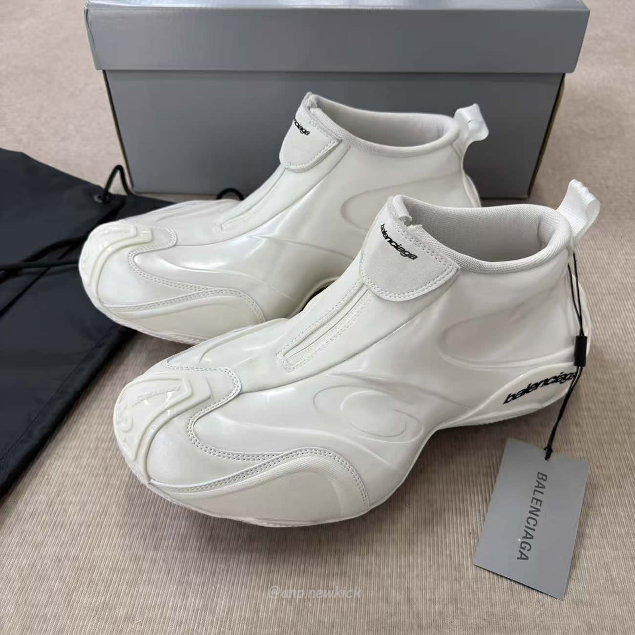 Balenciaga Basketball Sneaker In White 824909 Wbkbm9000 (15) - www.newkick.vip Balenciaga Basketball Sneaker In White 824909 Wbkbm9000 (15) - www.newkick.vip