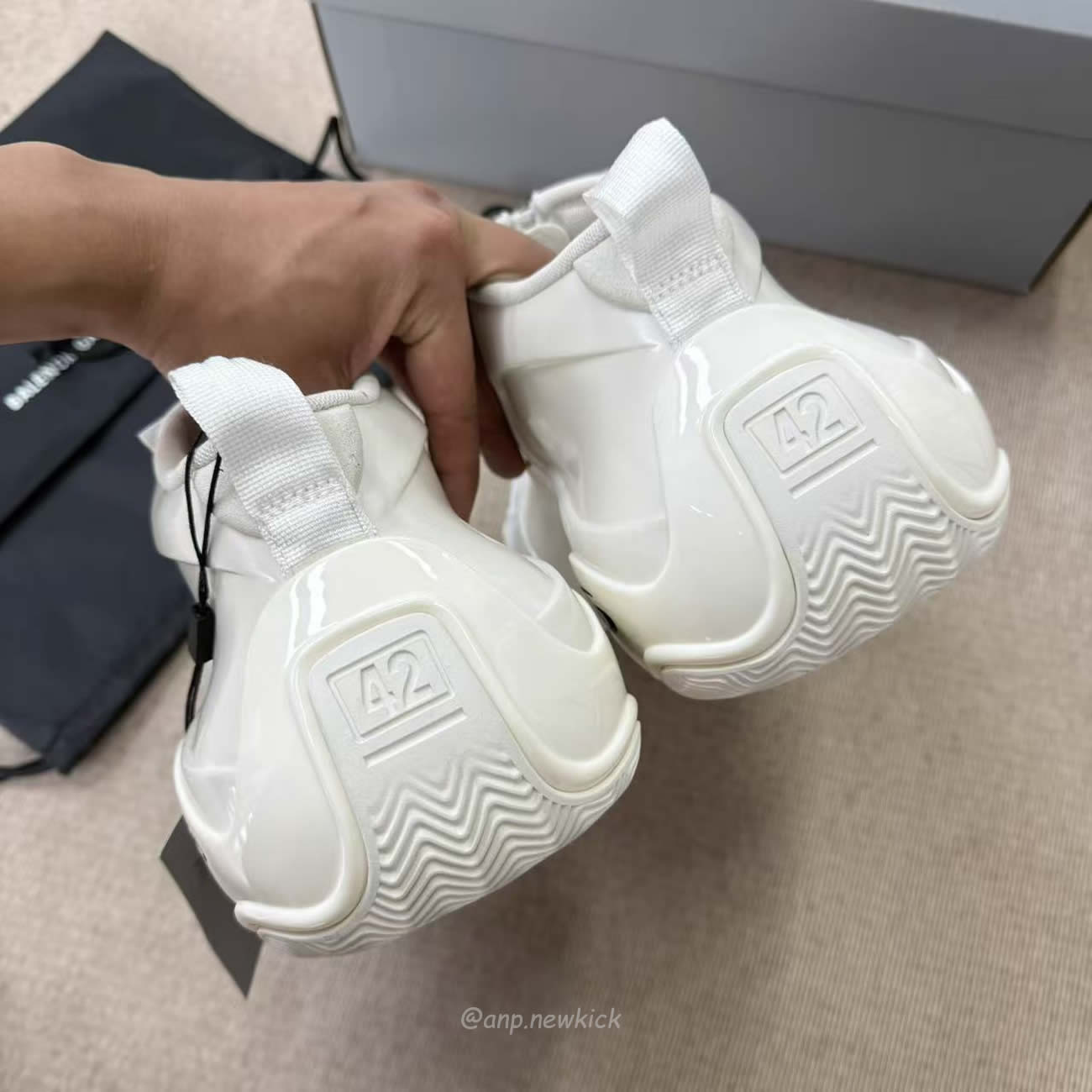 Balenciaga Basketball Sneaker In White 824909 Wbkbm9000 (3) - www.newkick.vip Balenciaga Basketball Sneaker In White 824909 Wbkbm9000 (3) - www.newkick.vip