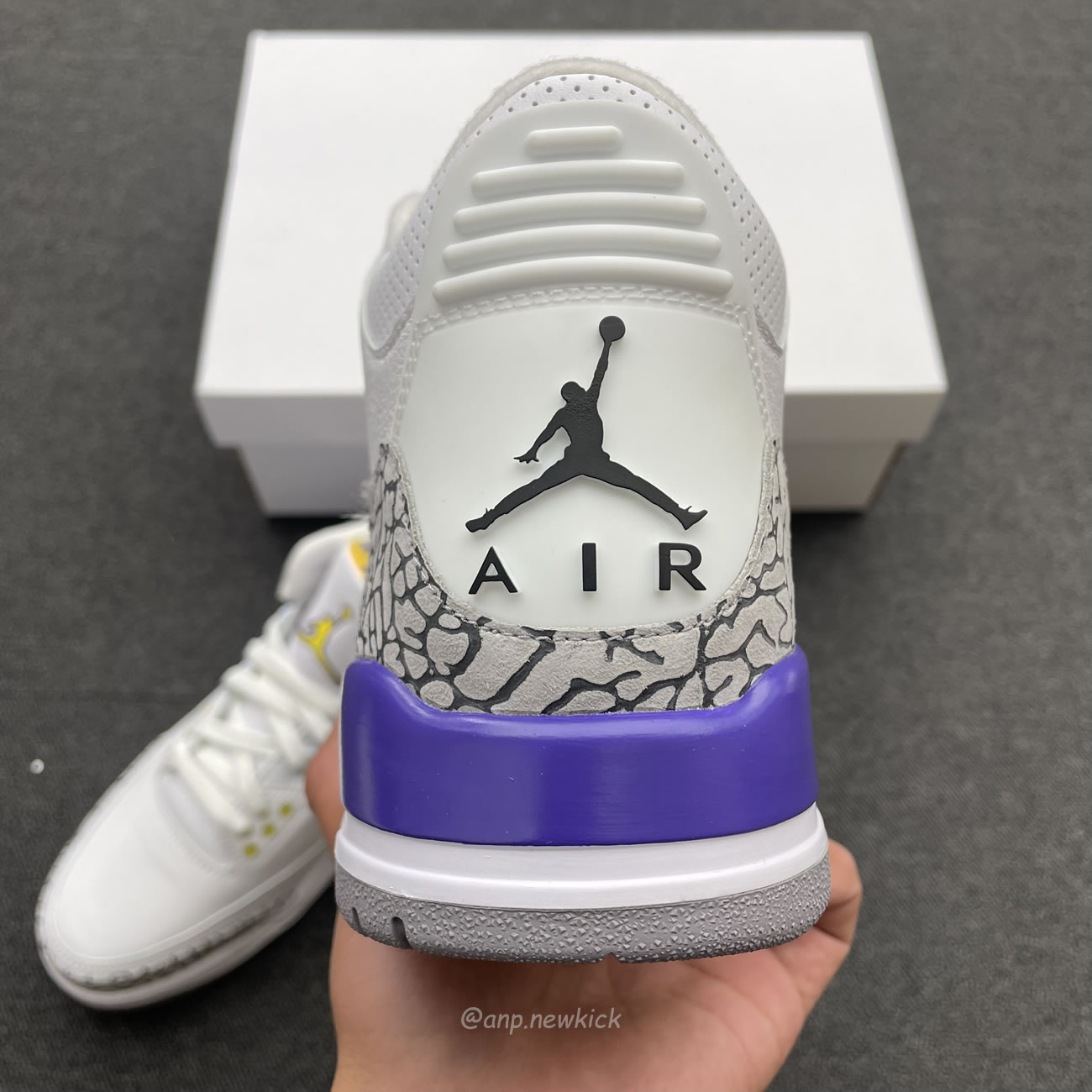 Air Jordan 3 Retro Kobe Bryant Pe 869802 907 (7) - www.newkick.vip Air Jordan 3 Retro Kobe Bryant Pe 869802 907 (7) - www.newkick.vip