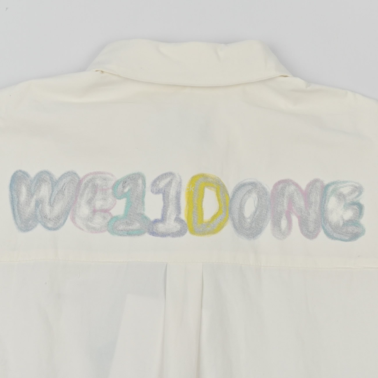 We11done 24ss Back Colored Graffiti Letter Printed Long Sleeved Shirt 912190036 S L (8) - www.newkick.vip We11done 24ss Back Colored Graffiti Letter Printed Long Sleeved Shirt 912190036 S L (8) - www.newkick.vip